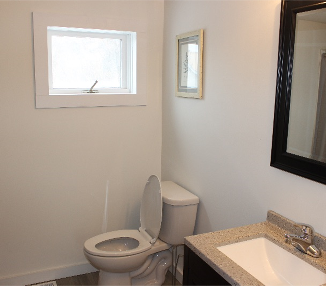 Newly renovated three bedroom apartment near UVM Berlin location - Photo 7
