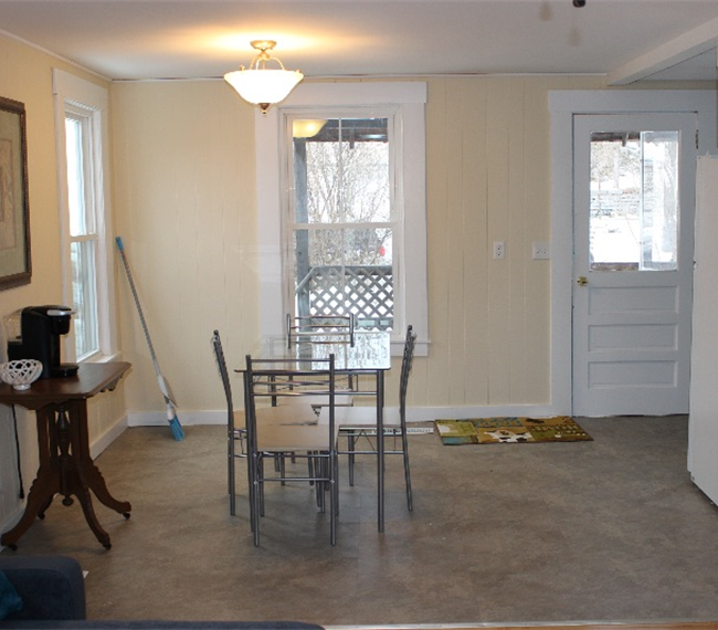 Newly renovated three bedroom apartment near UVM Berlin location - Photo 9