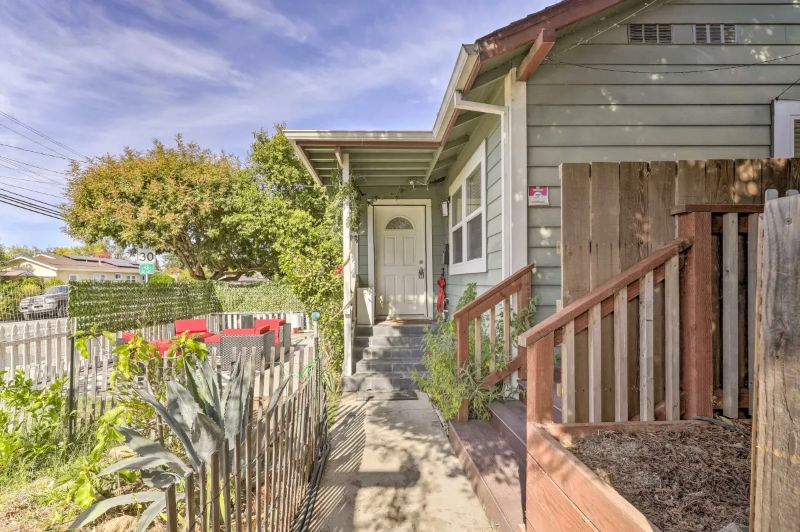 2BR/1BA House 3400