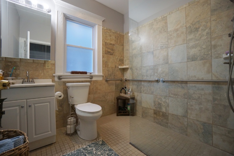 Victorian Apartment near Medical corridor - Photo 6