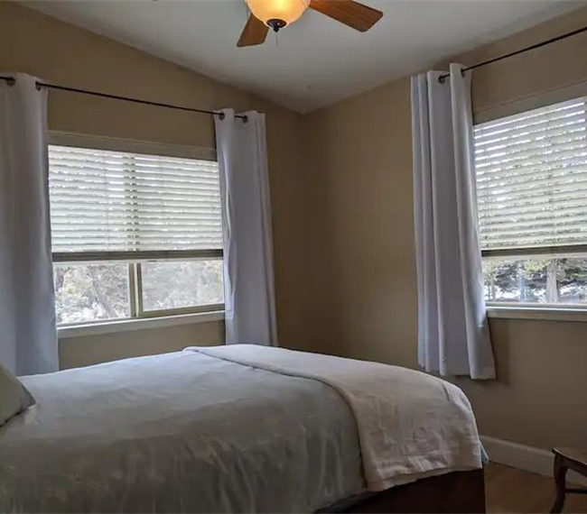 Bend Hideaway 2 bedroom 1 bath on 1.6 acres 0.5 miles to 10 Barrel Brewery - Photo 4