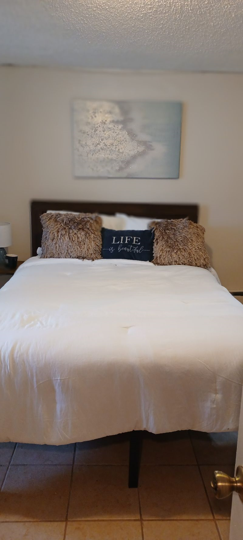 Private Furnished One Bedroom Apartment with own entrance- Close to all major Bronx Hospitals and M - Photo 1