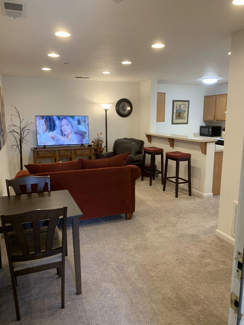 Midtown Reno Furnished Apartment With Everything C
