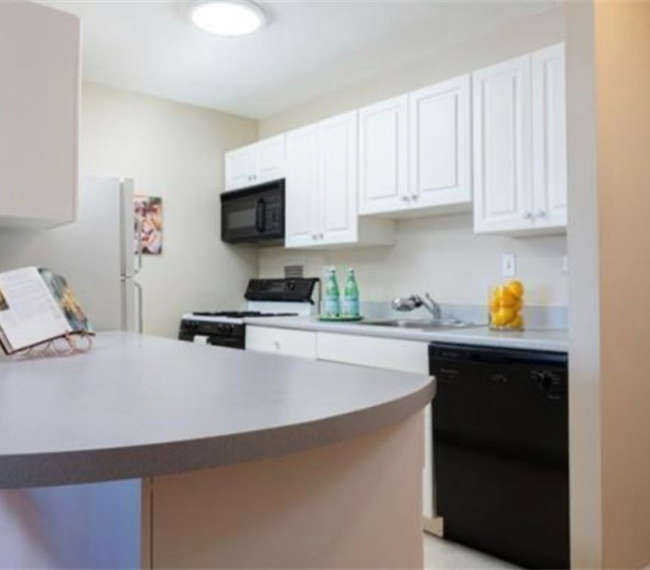 Private High-Rise, River-View Bedroom Near MGH - Photo 4