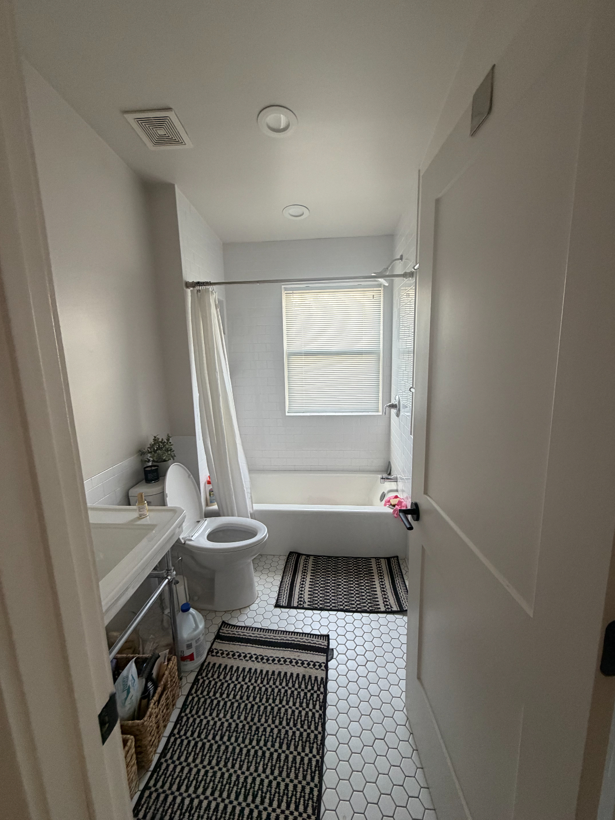 Modern 1BR W/D Union Market Union Station NOMA free parking Metro Access - Photo 2