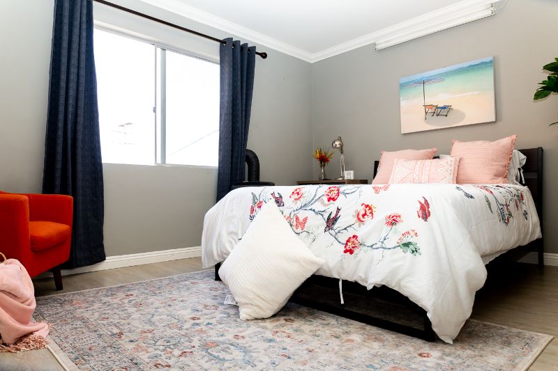 Updated and fully furnished 2 bed 2 bath in heart of Pacific Beach. - Photo 4