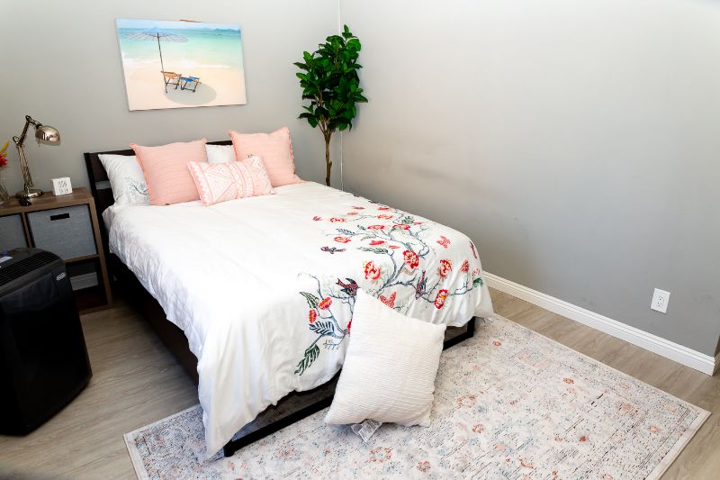 Updated and fully furnished 2 bed 2 bath in heart of Pacific Beach. - Photo 3