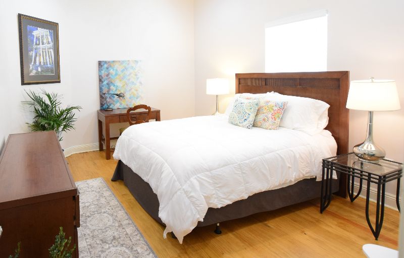 Charming  Safe Boho Cottage Near City Park - Photo 12