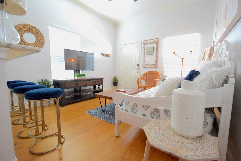 Charming  Safe Boho Cottage Near City Park