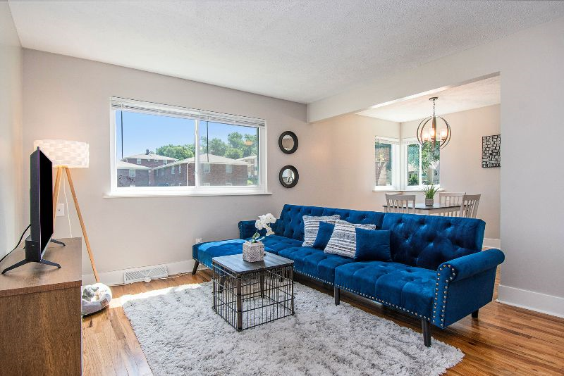 2 Bedroom Dundee Apartment -Main Floor (Blue)