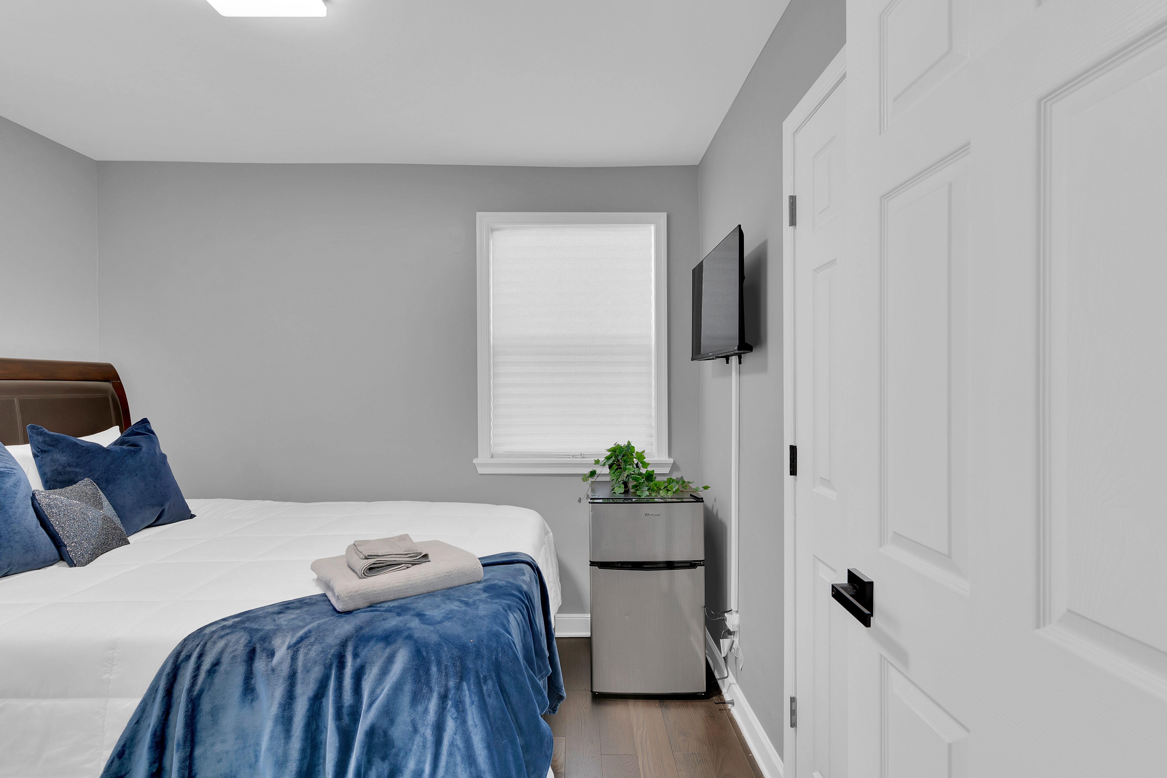 Absolutely Beautiful 3.5 BDRM/2.5BA Newly Renovated DC Home: Long Stays +Parking + Metro - Photo 10
