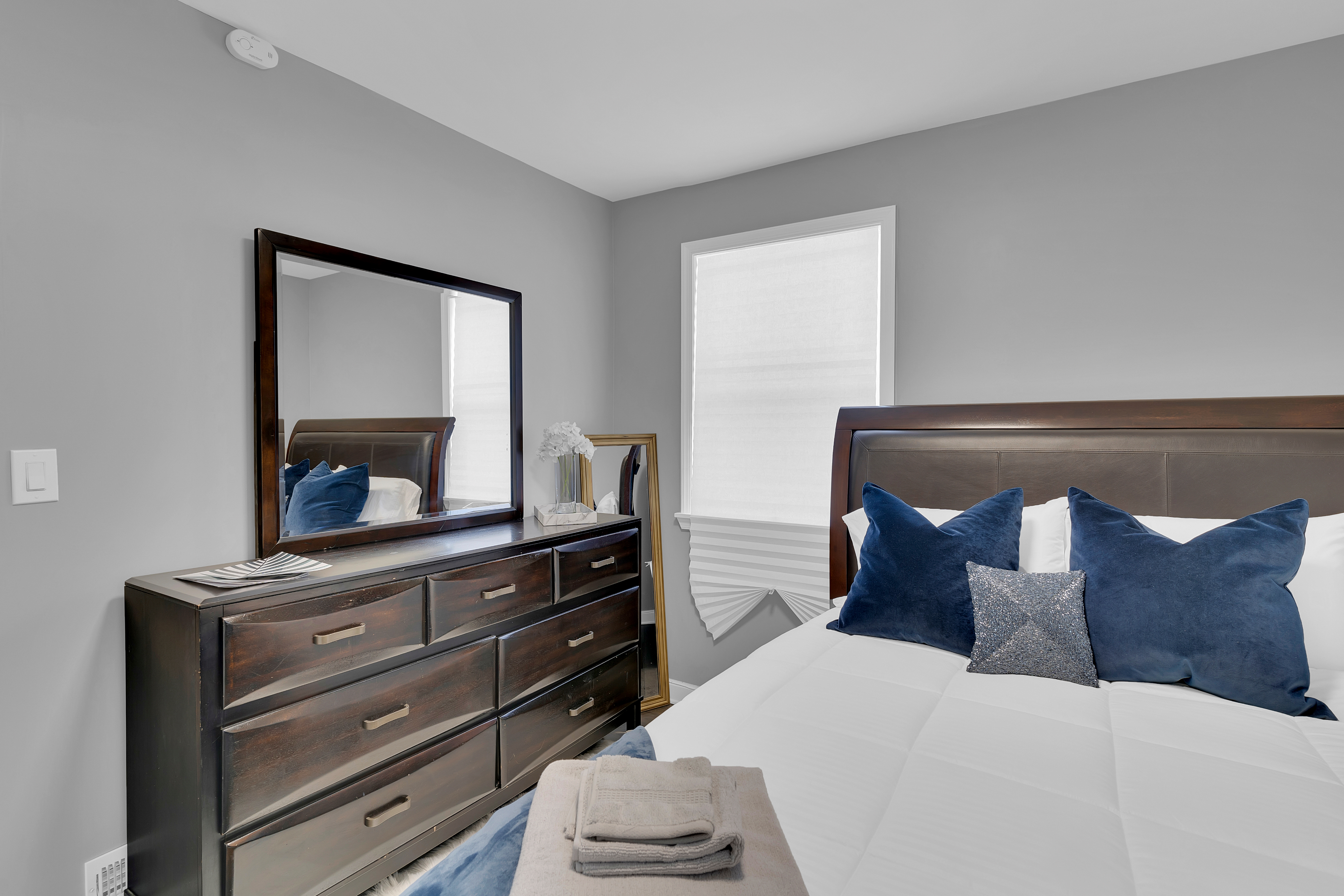 Absolutely Beautiful 3.5 BDRM/2.5BA Newly Renovated DC Home: Long Stays +Parking + Metro - Photo 12