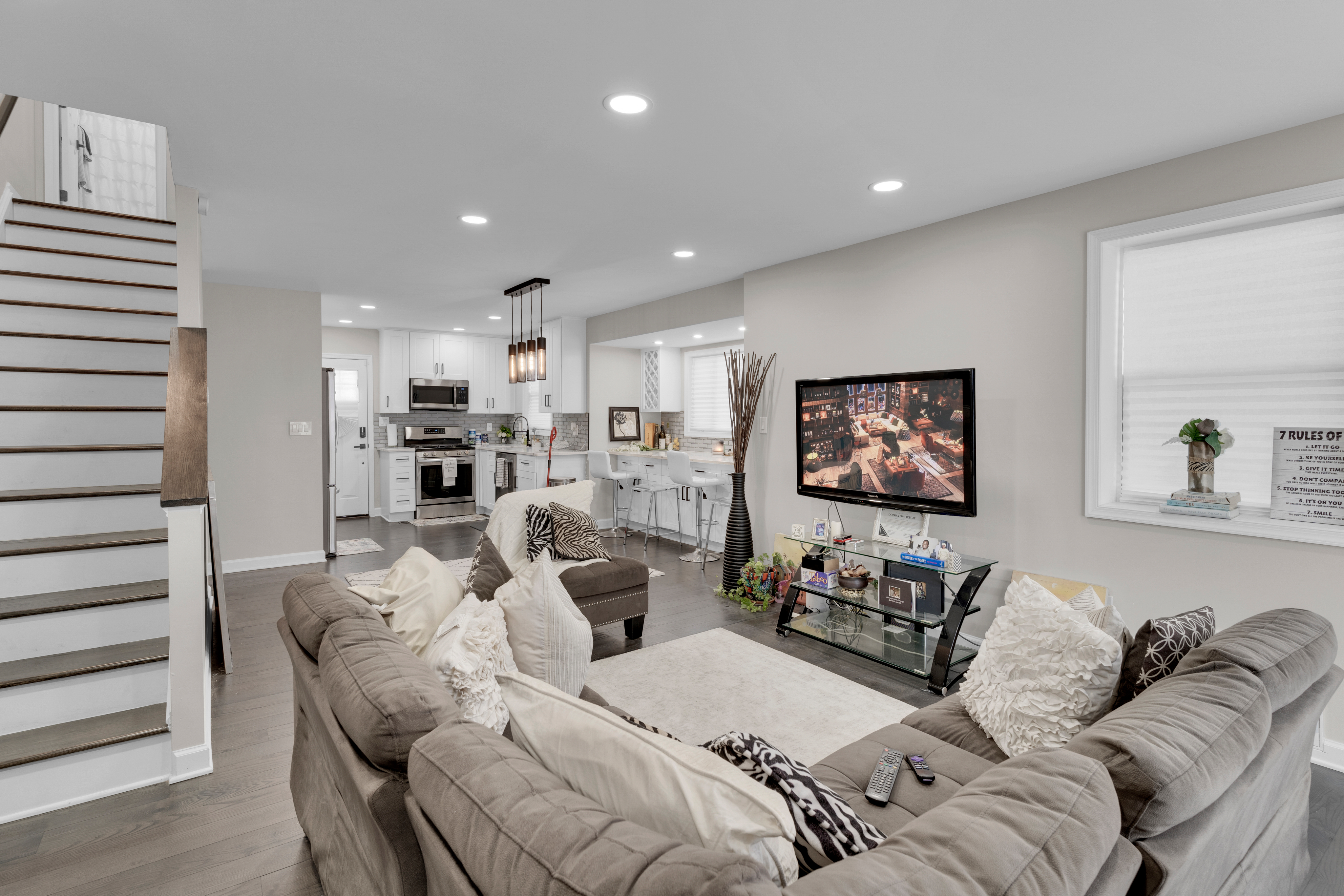 Absolutely Beautiful 3.5 BDRM/2.5BA Newly Renovated DC Home: Long Stays +Parking + Metro - Photo 8