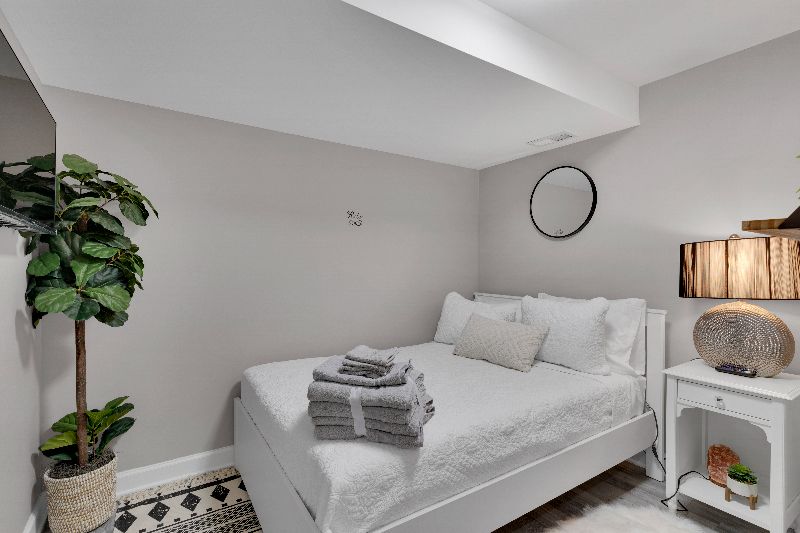 Absolutely Beautiful 3.5 BDRM/2.5BA Newly Renovated DC Home: Long Stays +Parking + Metro - Photo 2
