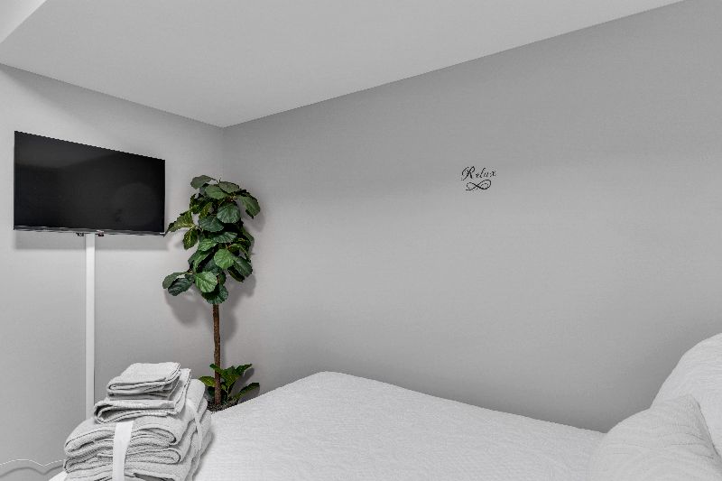 Absolutely Beautiful 3.5 BDRM/2.5BA Newly Renovated DC Home: Long Stays +Parking + Metro - Photo 6