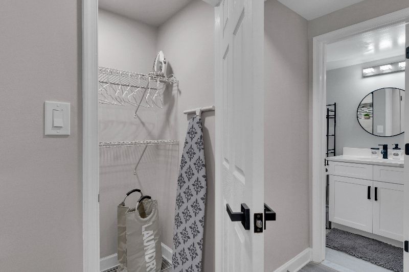 Absolutely Beautiful 3.5 BDRM/2.5BA Newly Renovated DC Home: Long Stays +Parking + Metro - Photo 8