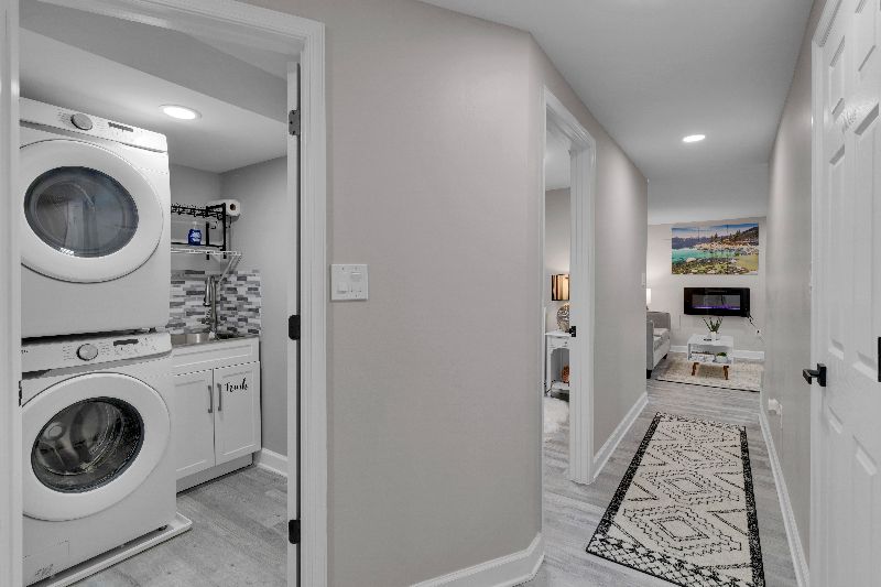 Absolutely Beautiful 3.5 BDRM/2.5BA Newly Renovated DC Home: Long Stays +Parking + Metro - Photo 9