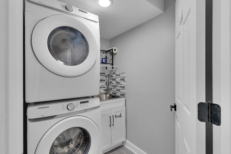 Absolutely Beautiful 3.5 BDRM/2.5BA Newly Renovated DC Home: Long Stays +Parking + Metro - Photo 10