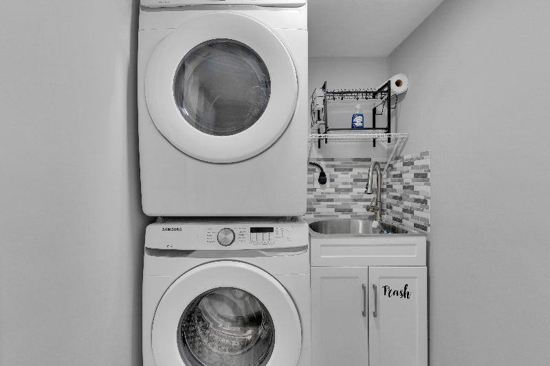 Absolutely Beautiful 3.5 BDRM/2.5BA Newly Renovated DC Home: Long Stays +Parking + Metro - Photo 11