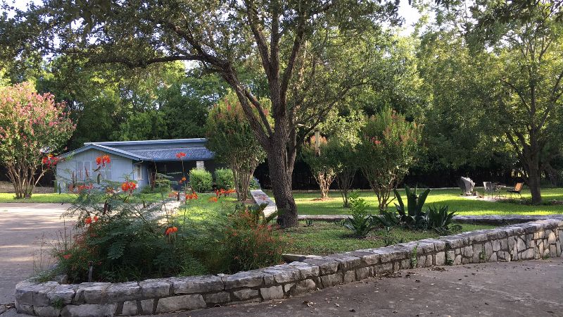Secure Cottage close to UTHealth Science Center and Medical Hospitals and Facilities - Photo 4