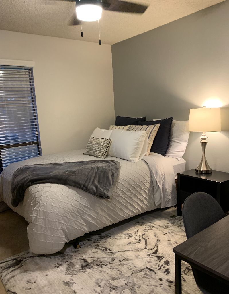 1 Bedroom with shared bathroom