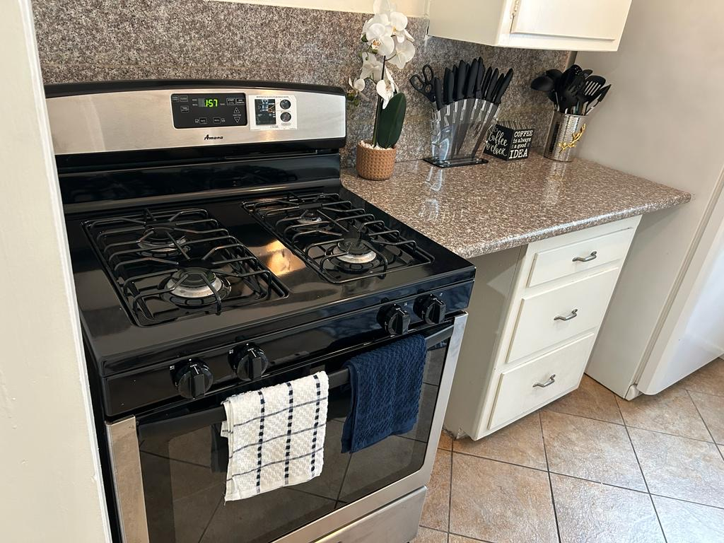 Newly Renovated Furnished 1BR Near Cedars-Sinai | Walk to Work, All-Inclusive - Photo 5