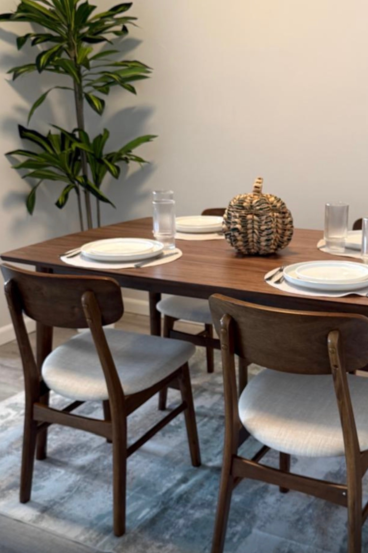 Newly Renovated Furnished 1BR Near Cedars-Sinai | Walk to Work, All-Inclusive - Photo 6