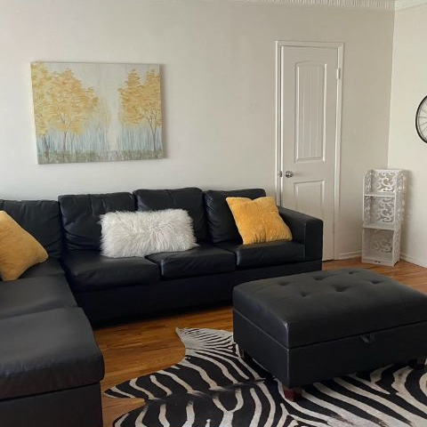 Newly Renovated Furnished 1BR Near Cedars-Sinai | Walk to Work, All-Inclusive - Photo 1