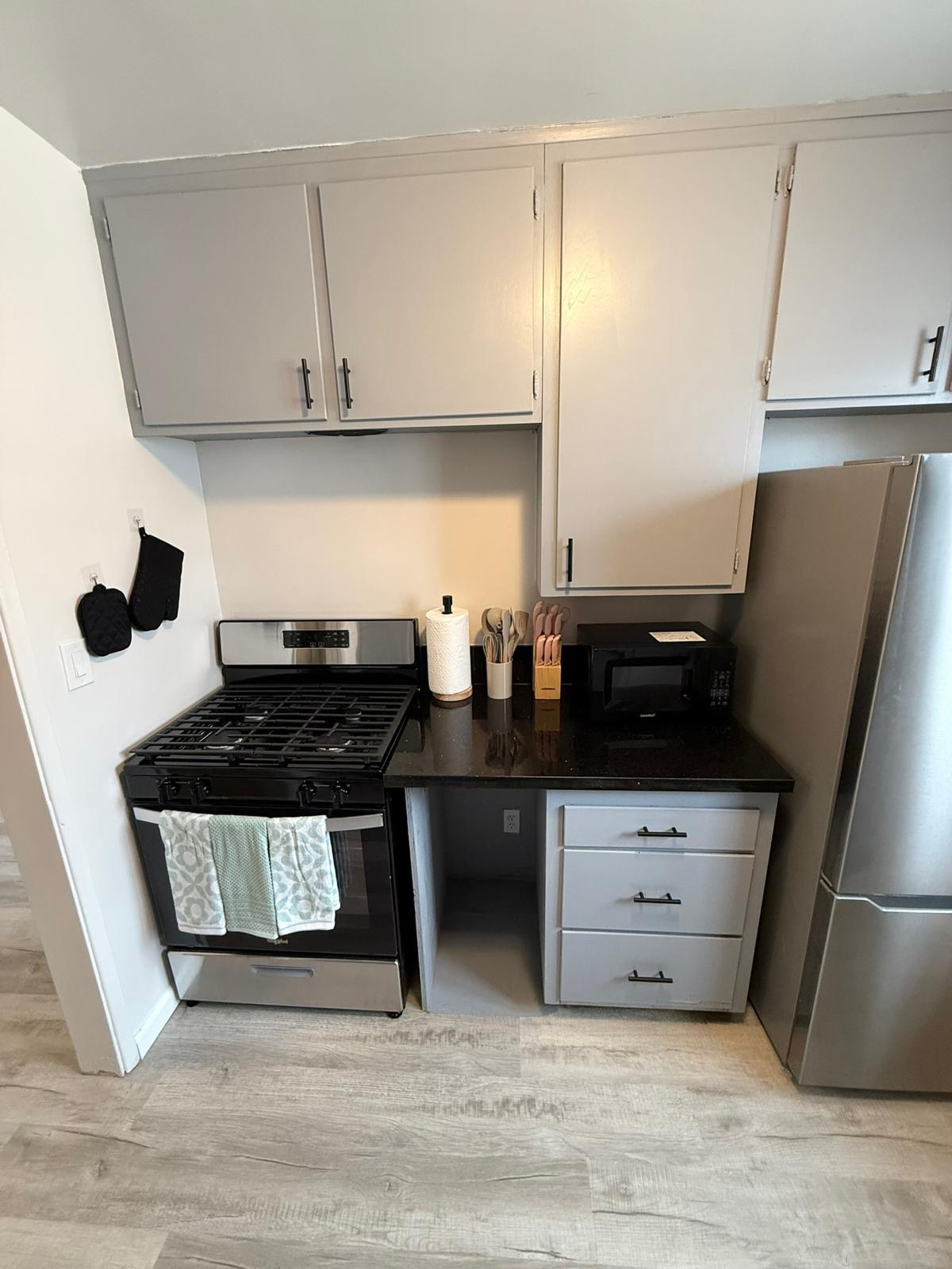 Newly Renovated Furnished 1BR Near Cedars-Sinai | Walk to Work, All-Inclusive - Photo 4