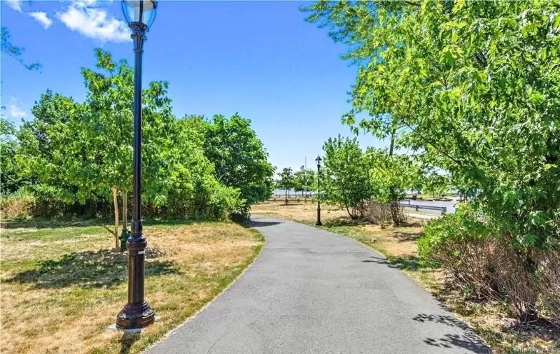 Spacious 2,500 Sq Ft 3BR/2BA Duplex | Private Community + Parking | Walk to NYC Ferry - Photo 3
