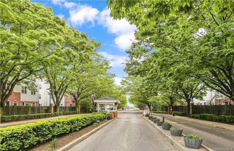 Spacious 2,500 Sq Ft 3BR/2BA Duplex | Private Community + Parking | Walk to NYC Ferry - Photo 4