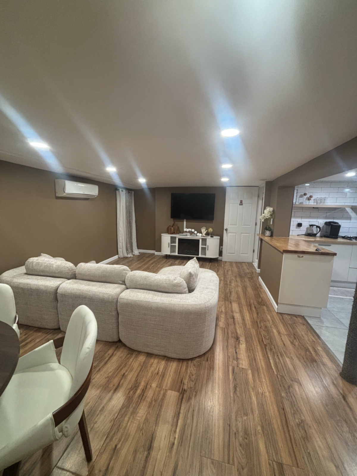 Fully Furnished Basement Apartment in Springfield Gardens, NY - Photo 1