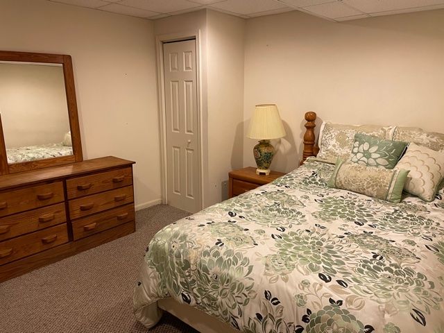 Quiet Private Basement Apartment - Photo 7