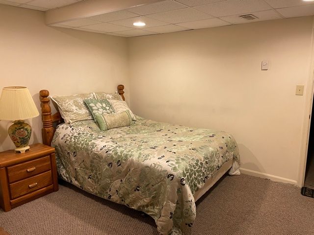 Quiet Private Basement Apartment - Photo 8