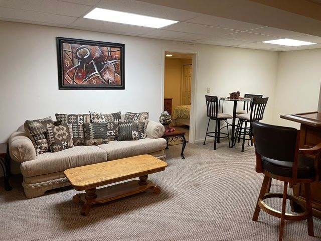 Quiet Private Basement Apartment - Photo 12