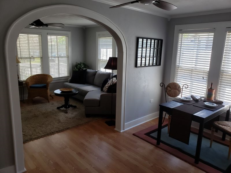 Charming Close 2 Bed 1 Bath - Photo 4