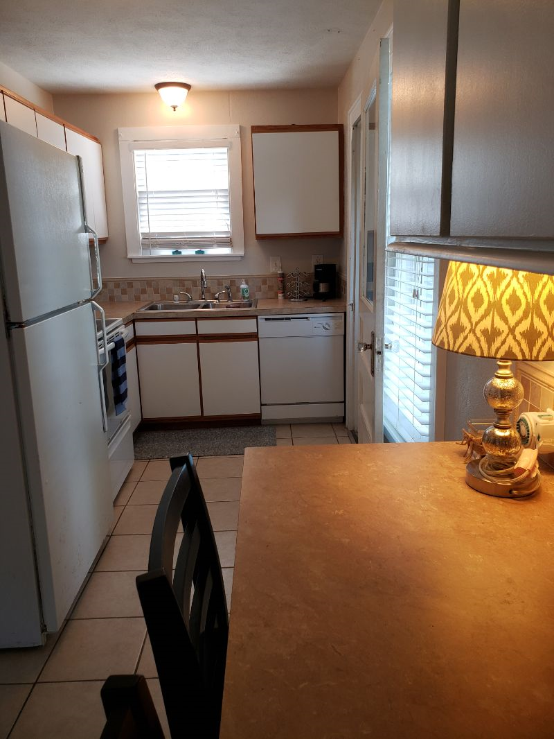 Charming  Close 2 Bed 1 Bath - Photo 11