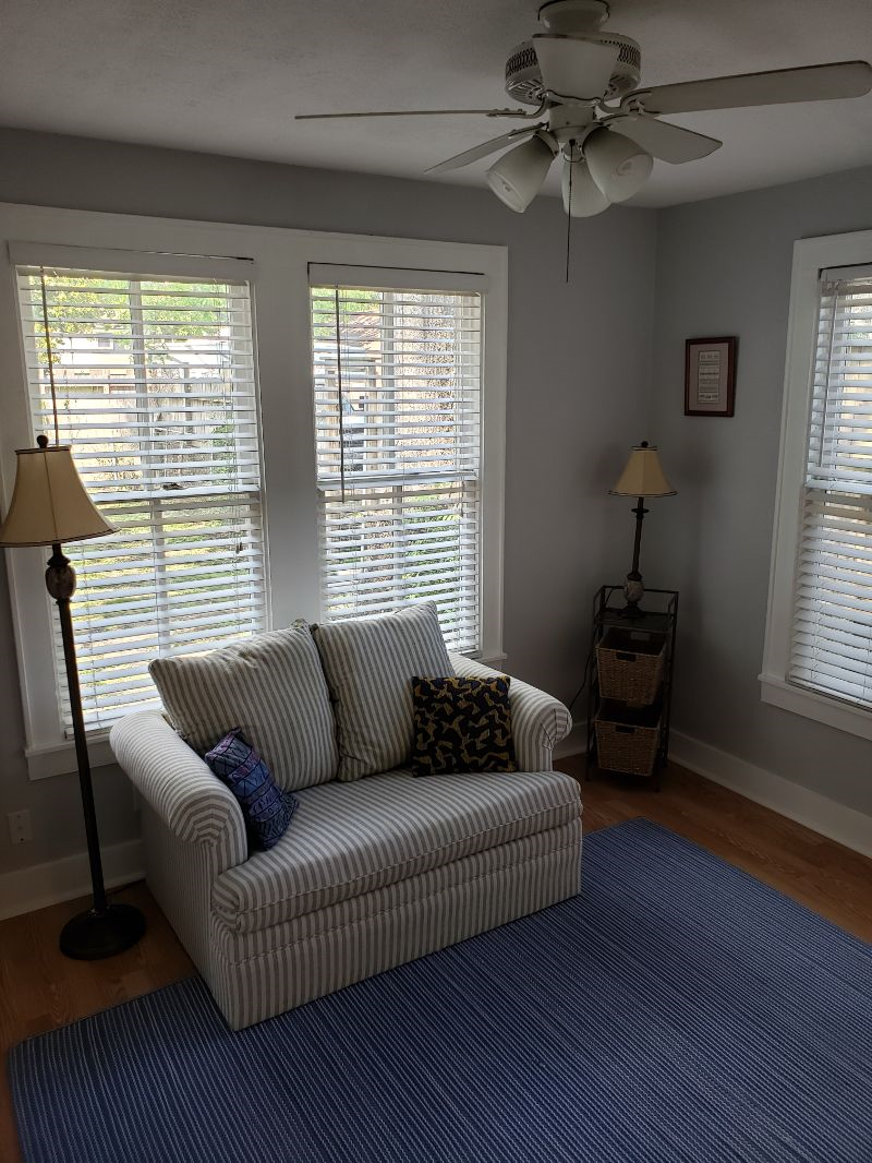 Charming  Close 2 Bed 1 Bath - Photo 9