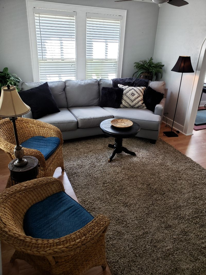Charming Close 2 Bed 1 Bath - Photo 2