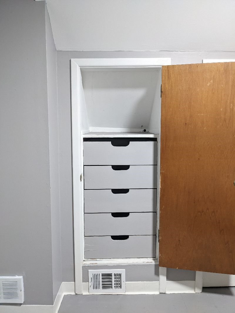 2nd Floor Apartment (private entrance/ 1br, full bath,kitchenette, lounge) - Photo 9