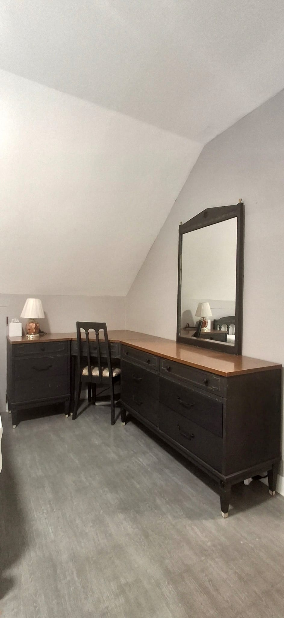 2nd Floor Apartment (private entrance/ 1br, full bath,kitchenette, lounge) - Photo 6