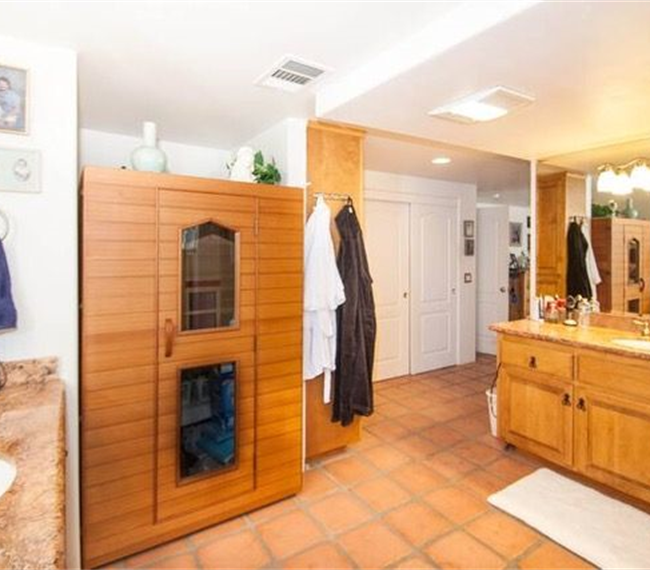 Bedrooms Available in Amazing Mission Bay Home - Just a short stroll to the beach - Photo 1