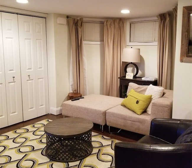 Quaint 2 Bedroom 1 1/2 Bath English Basement - Photo 2