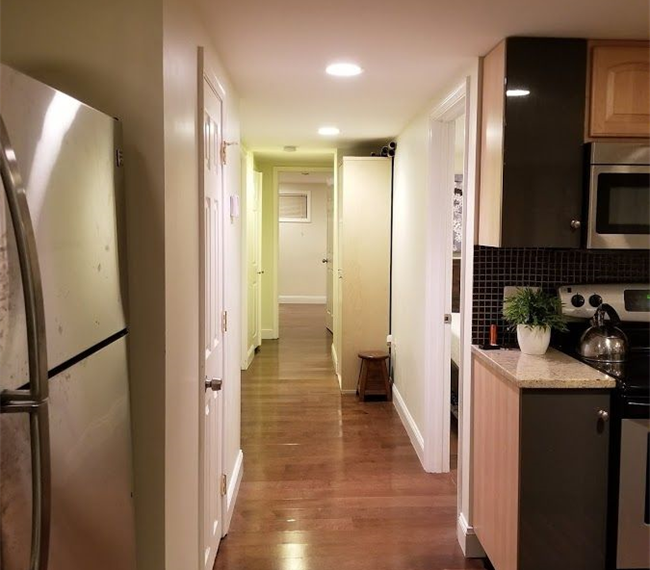 Quaint 2 Bedroom 1 1/2 Bath English Basement - Photo 3