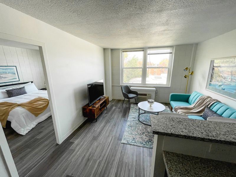 Vibrant 1BD/1BA Plus Gym - Downtown Cincinnati - Photo 3