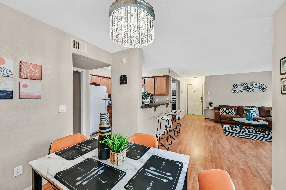 Beautiful 2 Bedroom 2 bath Condo - Photo 5