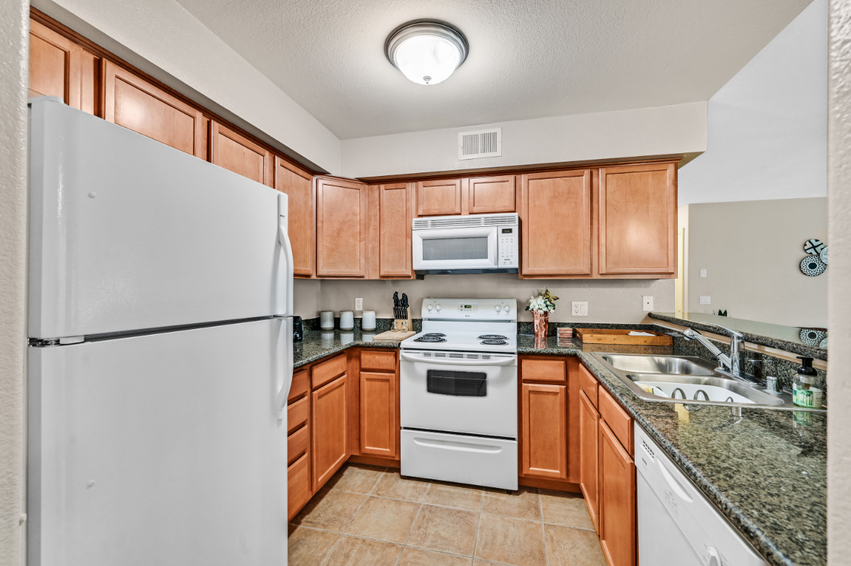 Beautiful 2 Bedroom 2 bath Condo - Photo 8