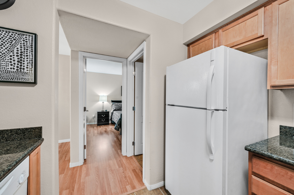 Beautiful 2 Bedroom 2 bath Condo - Photo 10