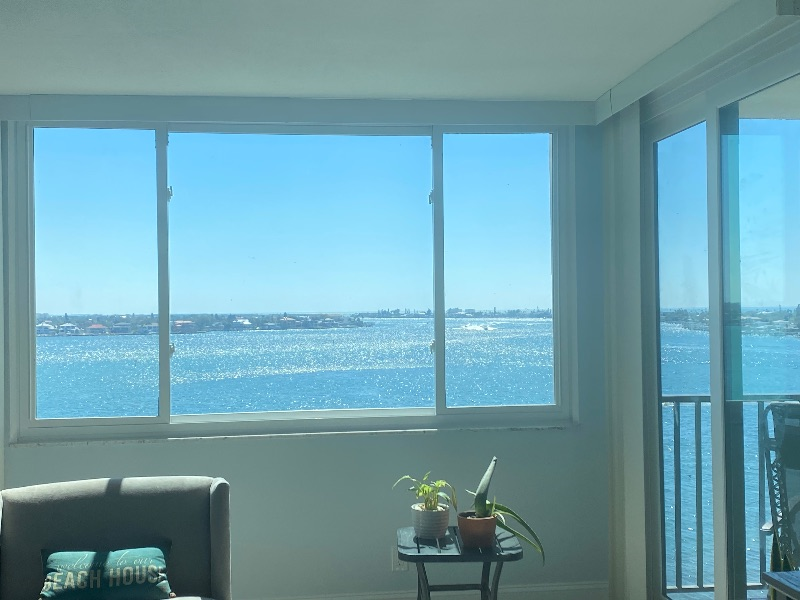 Beautiful Waterfront 2/2 condo Isla Del Sol