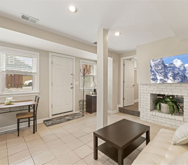 Newly Renovated, Spacious, 1 Bedroom Basement Apartment - Photo 7